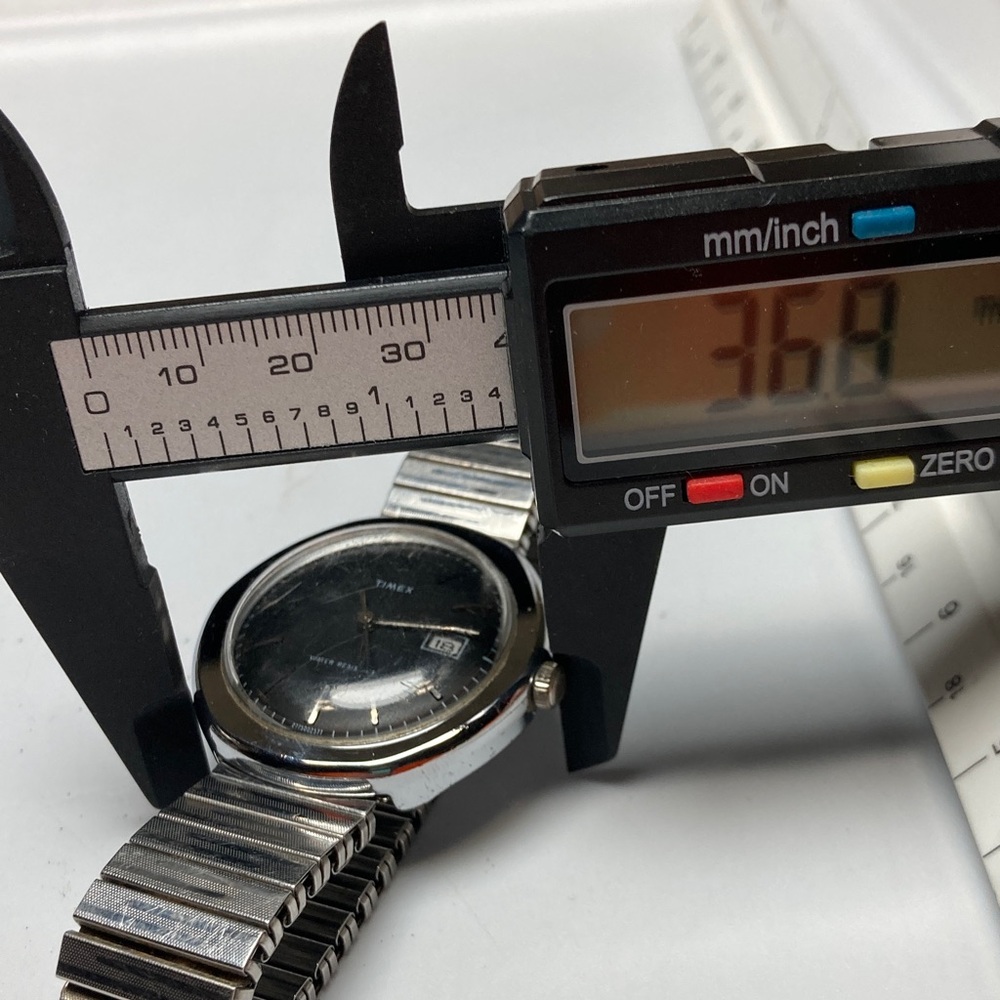 Vintage Timex black dial watch, works, stainless stretch bracelet - Picture 14 of 15